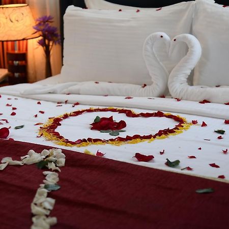 Lazaani Hotel Colombo Buitenkant foto
