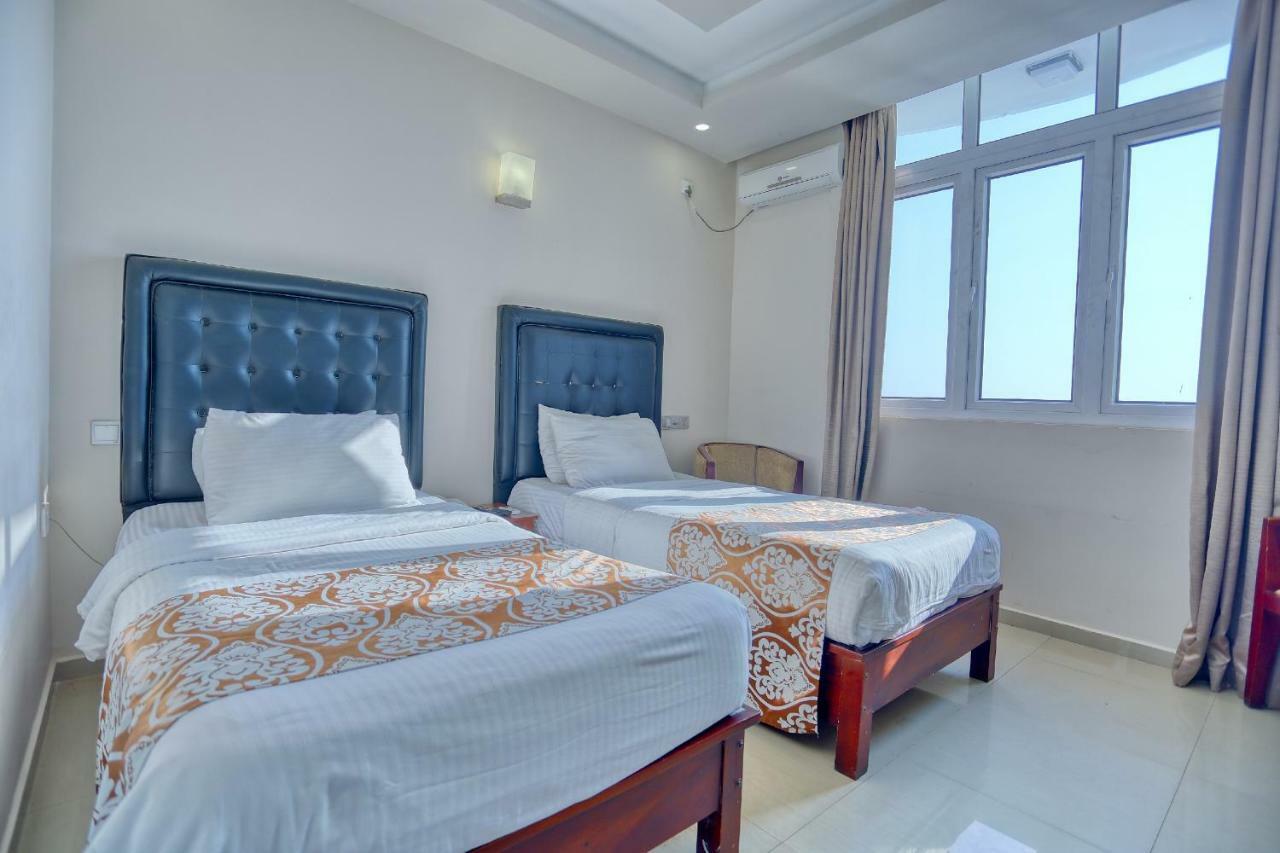 Lazaani Hotel Colombo Buitenkant foto