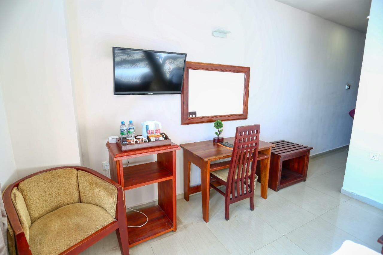 Lazaani Hotel Colombo Buitenkant foto
